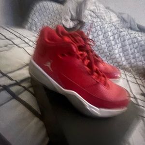 These are Jordan 3 Auras and they are size 5.5